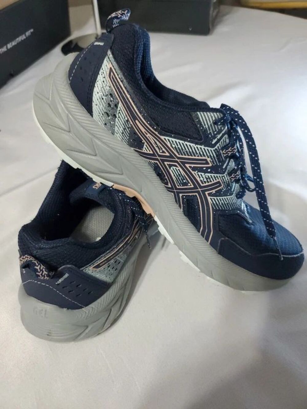 ASICS women's Gel Venture trail running shoes 7.5